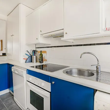 Nueva Andalucia, 2 Bedrooms Apartment *
